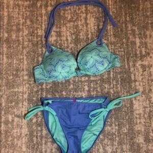 VICTORIA’S SECRETS BIKINI SET